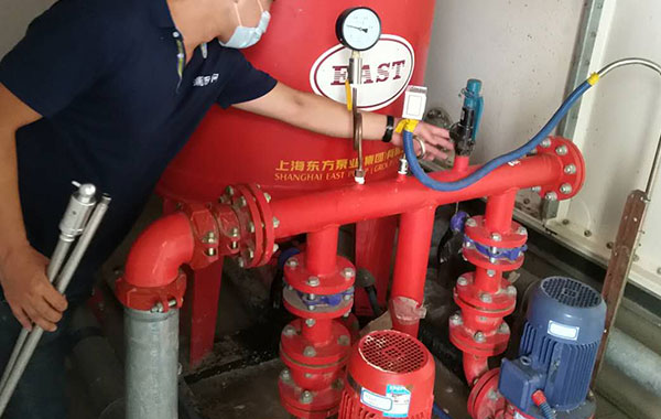 剪叉式升降機(jī)